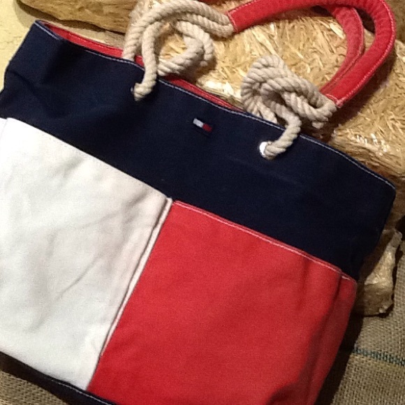 Tommy Hilfiger Tote. Excellent Condition! - Picture 3 of 4